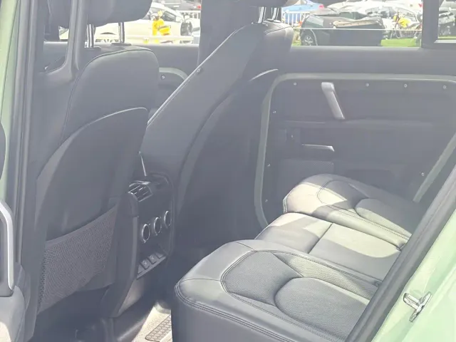 Land Rover Defender — Фото автомобиля 4