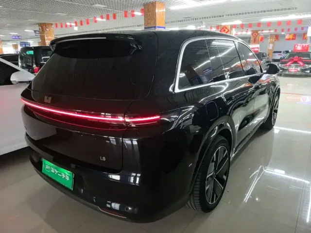 Li Auto L8 — Фото автомобиля 6