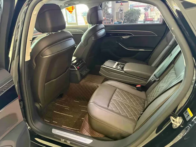 Audi A8 — Фото автомобиля 5