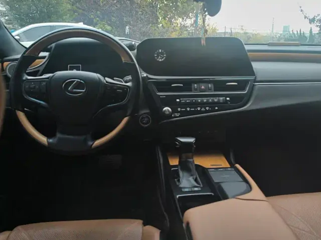 Lexus ES — Фото автомобиля 12