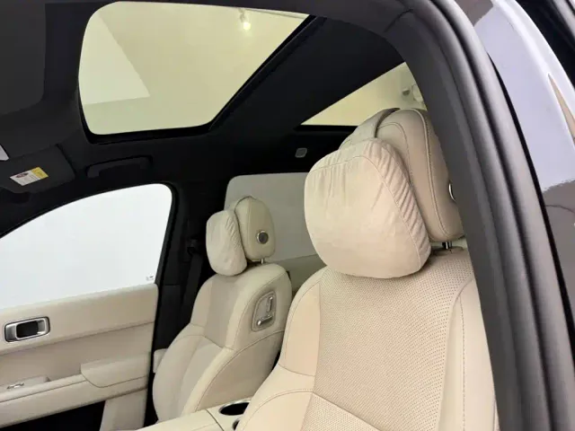 Li Auto L8 — Фото автомобиля 23