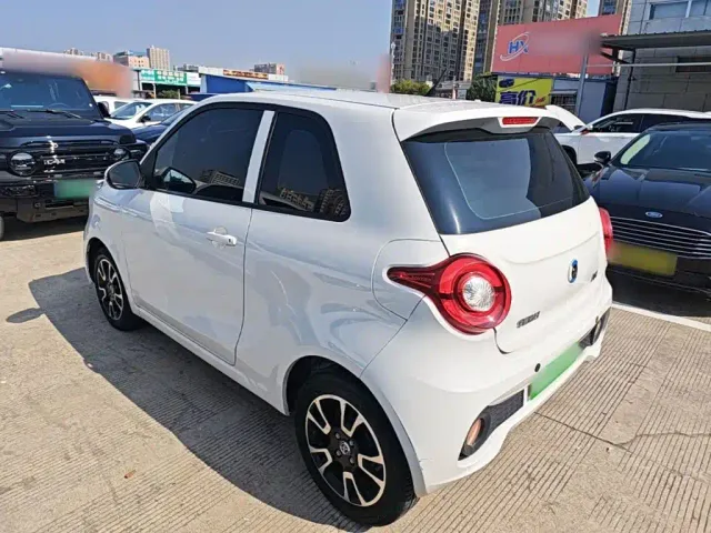 Huachen Xinyi i03 — Фото автомобиля 4