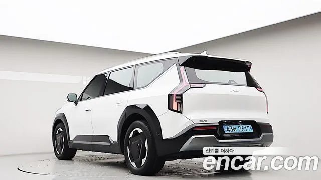 Kia EV9 — Фото автомобиля 2