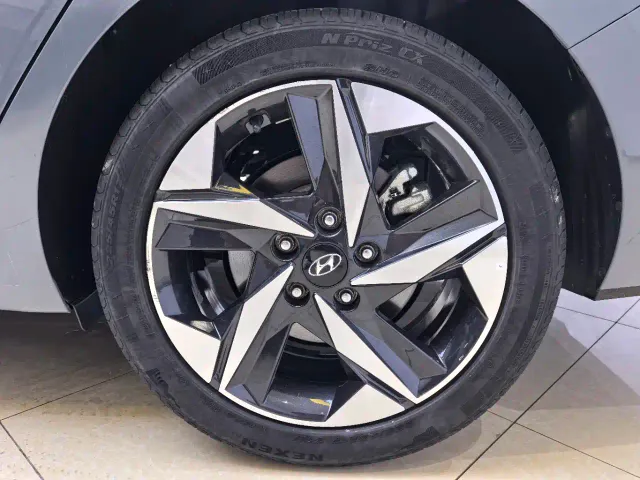 Hyundai Elantra — Фото автомобиля 20