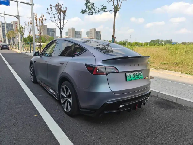 Tesla Model Y — Фото автомобиля 6