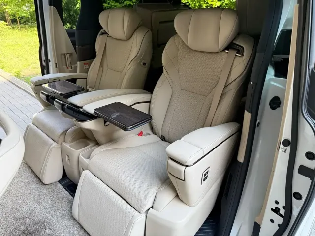 Toyota Alphard — Фото автомобиля 9