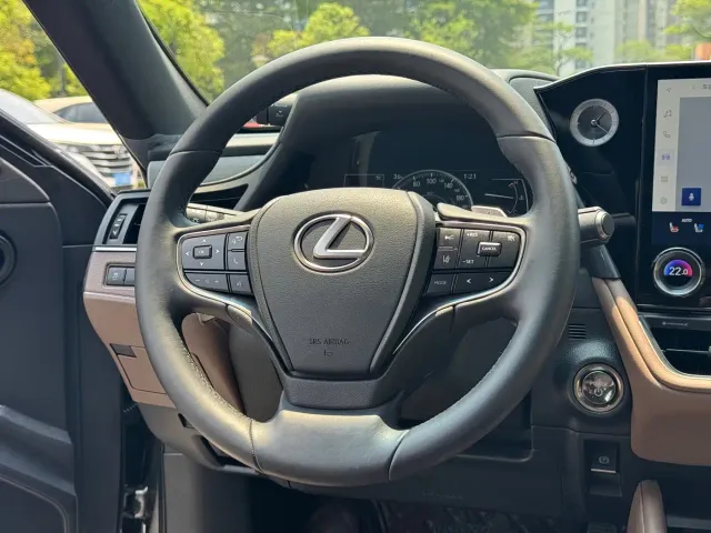 Lexus ES — Фото автомобиля 9