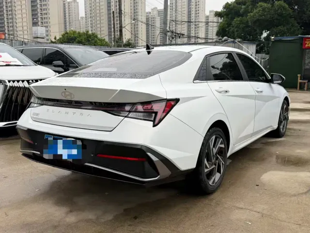 Hyundai Elantra — Фото автомобиля 13