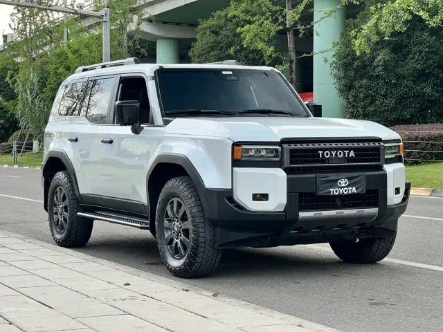 Toyota Prado — Фото автомобиля 3