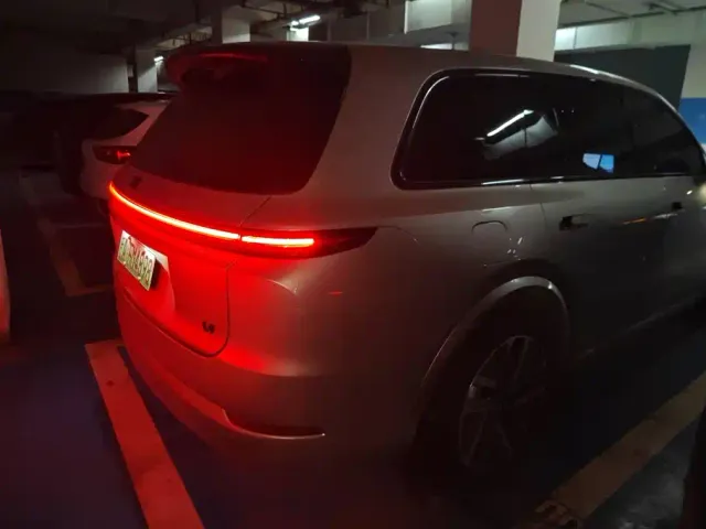 Li Auto L9 — Фото автомобиля 3