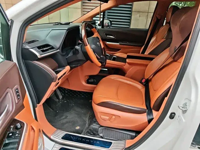 Toyota Granvia — Фото автомобиля 13
