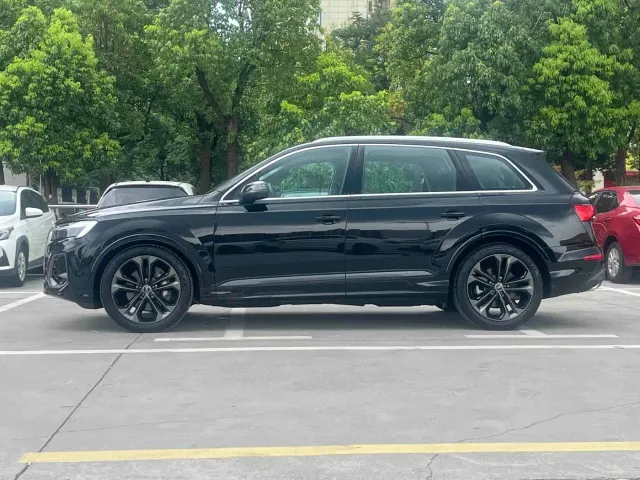 Audi Q7 — Фото автомобиля 3