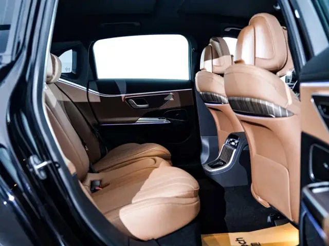 Mercedes-Benz E-Class — Фото автомобиля 25
