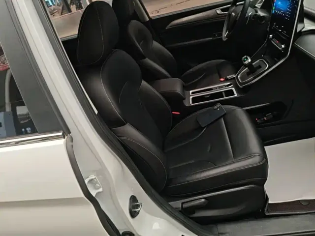 Haval M6 — Фото автомобиля 24