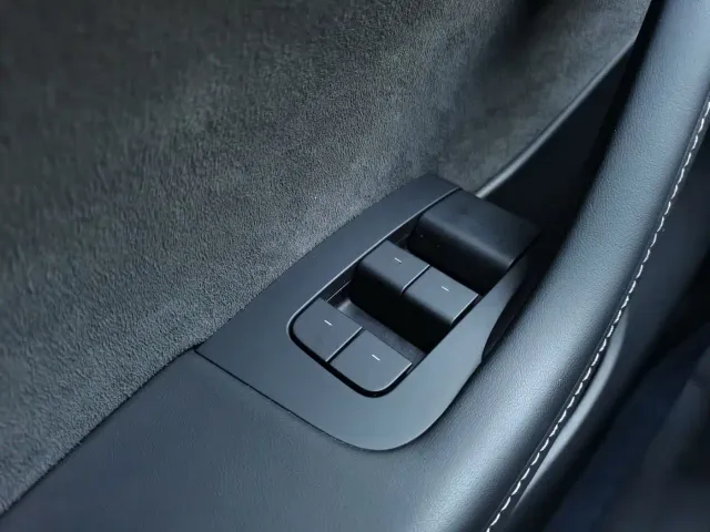 Tesla Model Y — Фото автомобиля 20