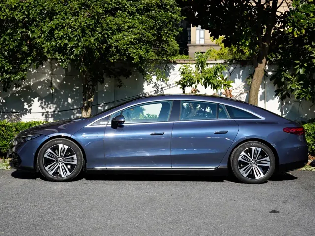Mercedes-Benz EQS — Фото автомобиля 3