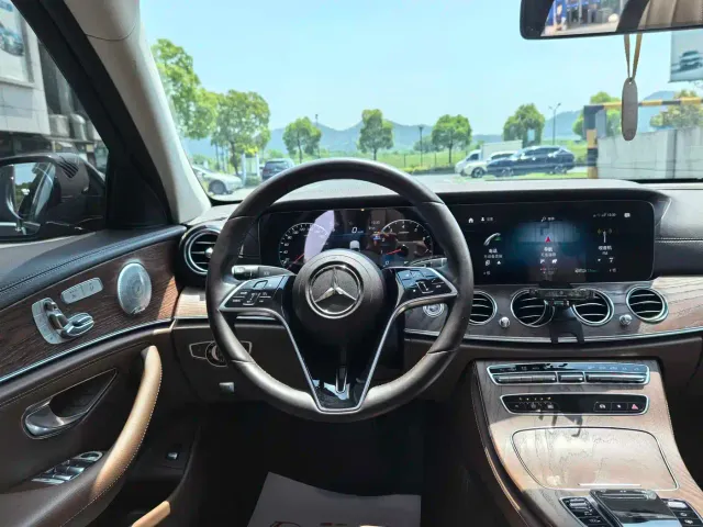 Mercedes-Benz E-Class — Фото автомобиля 15