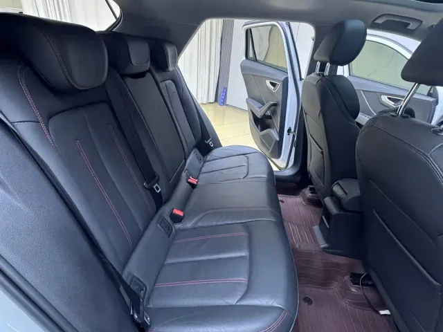 Audi Q2L — Фото автомобиля 12