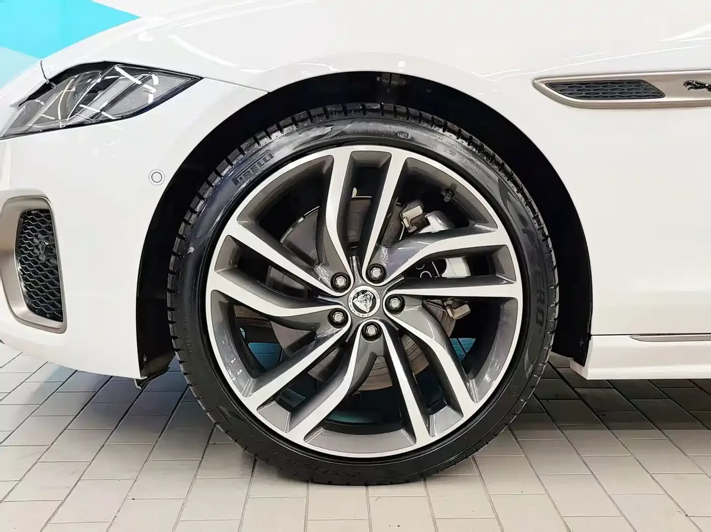 Jaguar Jaguar XFL 2024 2.0T P300 AWD Flagship Sport Gilded Edition — Фото автомобиля 9
