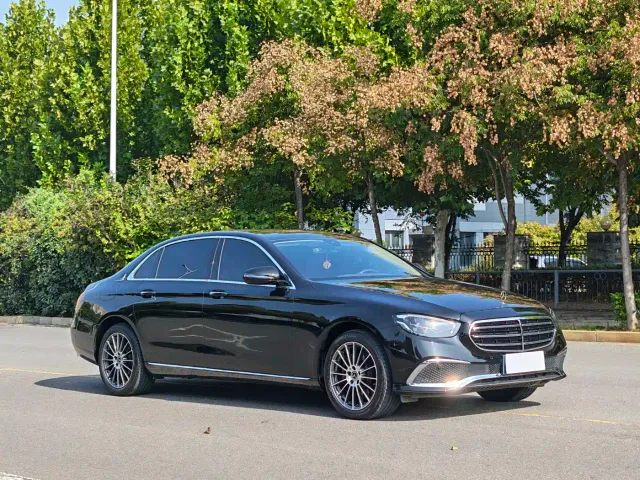 Mercedes-Benz E-Class — Фото автомобиля 3