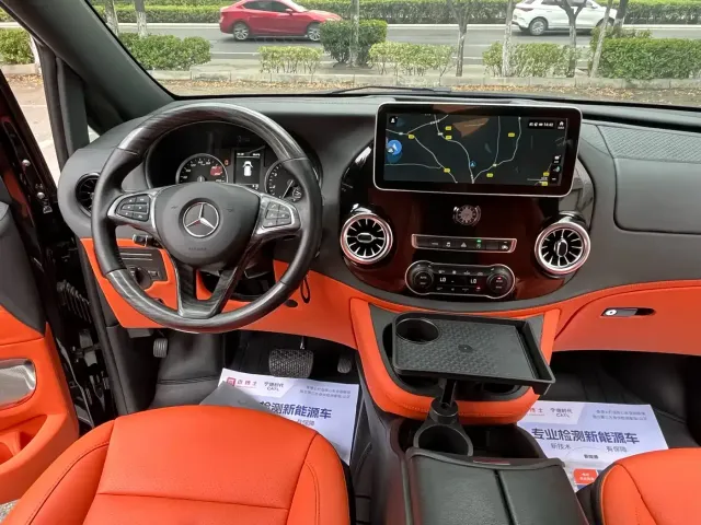 Mercedes-Benz Vito 2023 2.0T Elite 7-Seater — Фото автомобиля 10