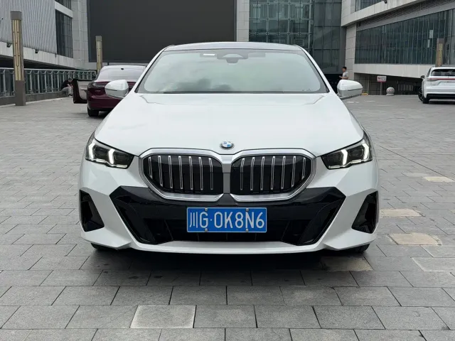BMW 5 Series — Фото автомобиля 2