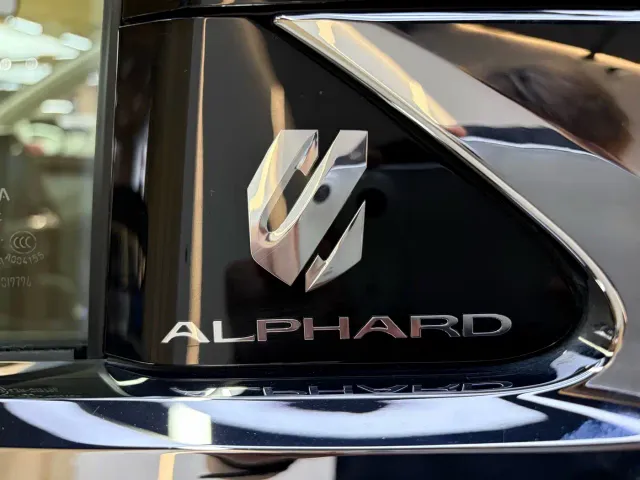 Toyota Alphard — Фото автомобиля 8