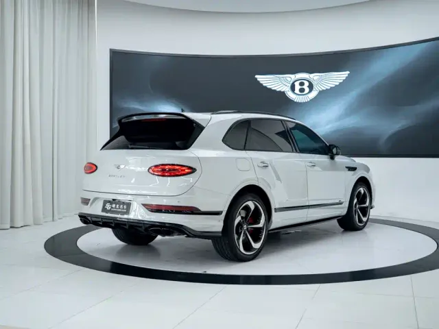 Bentley Bentayga — Фото автомобиля 4