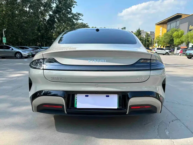 Xiaomi SU7 — Фото автомобиля 13