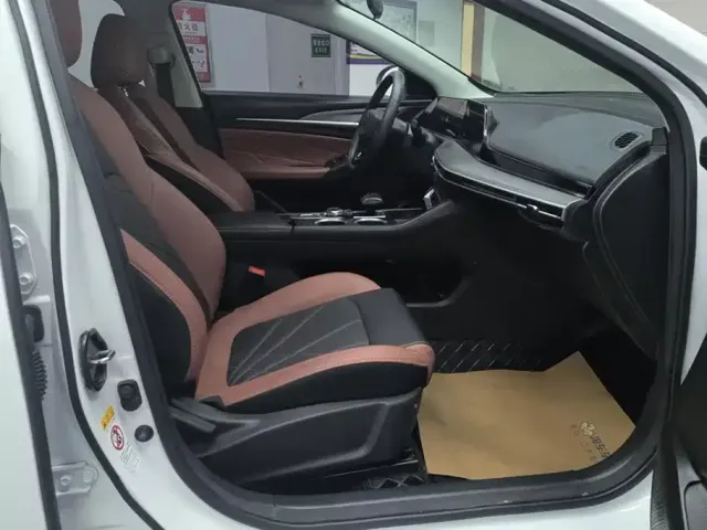 Changan Eado — Фото автомобиля 8