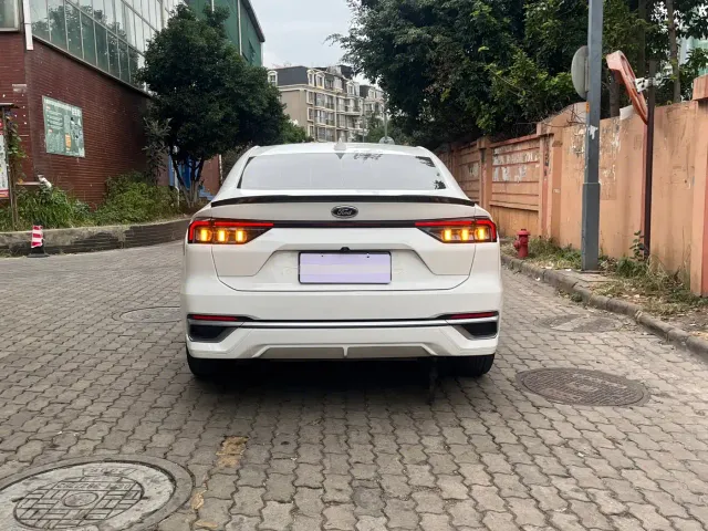 Ford Mondeo — Фото автомобиля 15