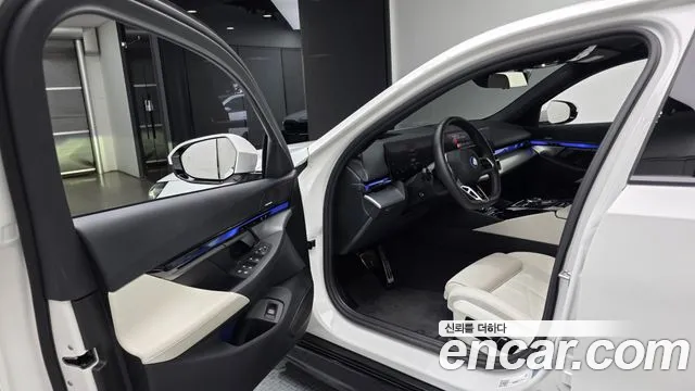 BMW i5 G60 — Фото автомобиля 10