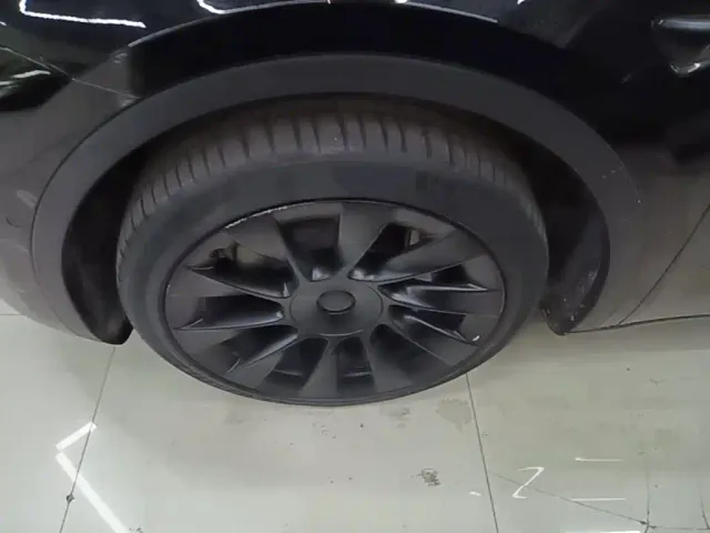Tesla Model Y — Фото автомобиля 22
