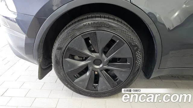 Tesla Model Y — Фото автомобиля 5