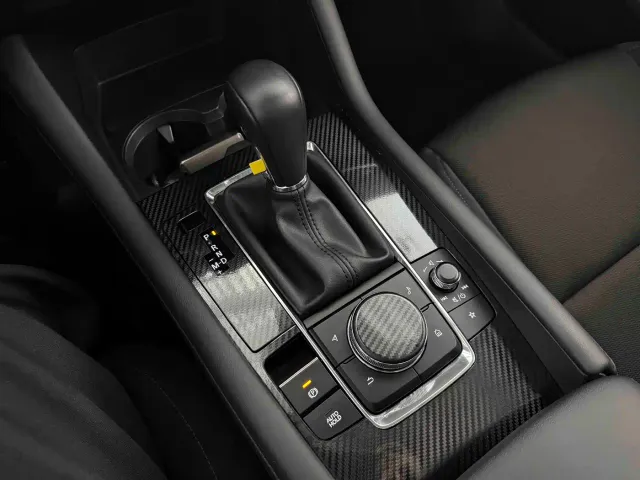Mazda Axela — Фото автомобиля 14