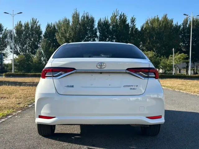 Toyota Corolla — Фото автомобиля 5