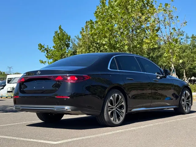 Mercedes-Benz E-Class — Фото автомобиля 7