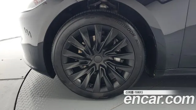 Tesla Model 3 — Фото автомобиля 5