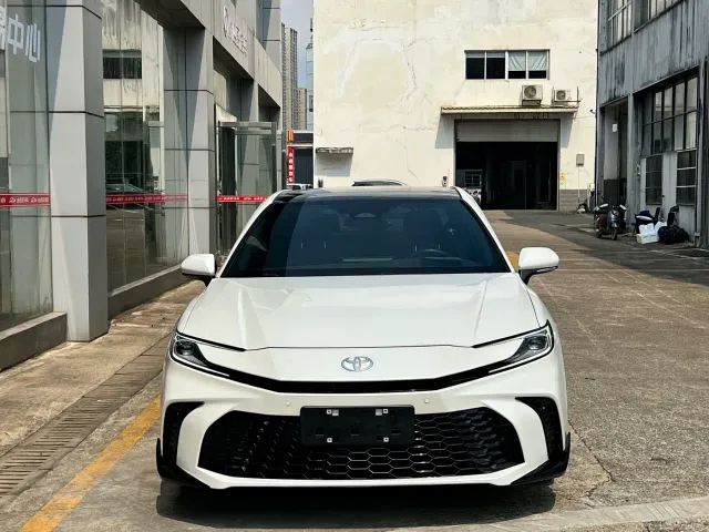 Toyota Camry — Фото автомобиля 2