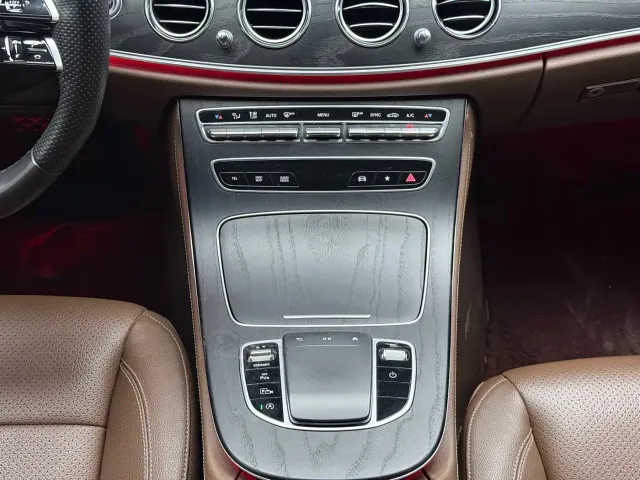 Mercedes-Benz E-Class — Фото автомобиля 12