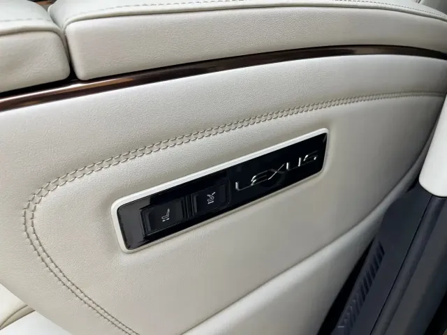 Lexus LM — Фото автомобиля 22