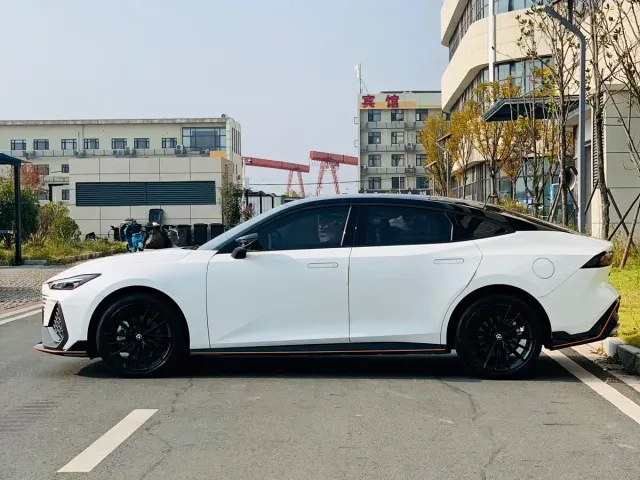Changan UNI-V — Фото автомобиля 4