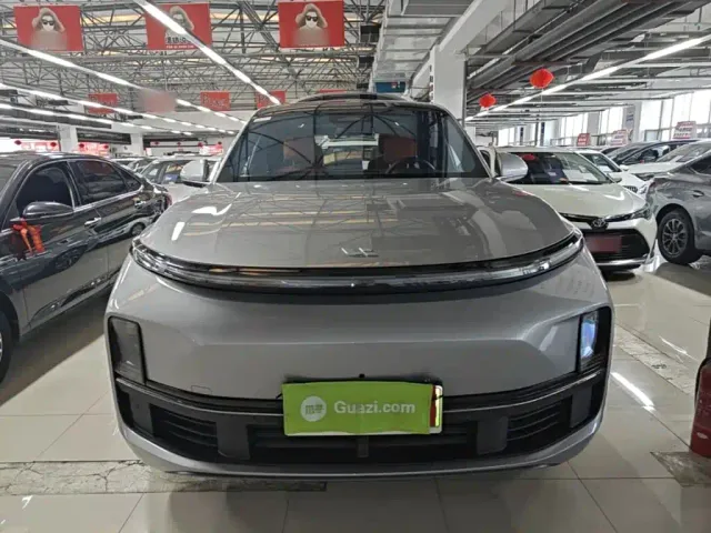 Li Auto L8 — Фото автомобиля 2