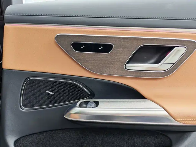 Mercedes-Benz E-Class — Фото автомобиля 27