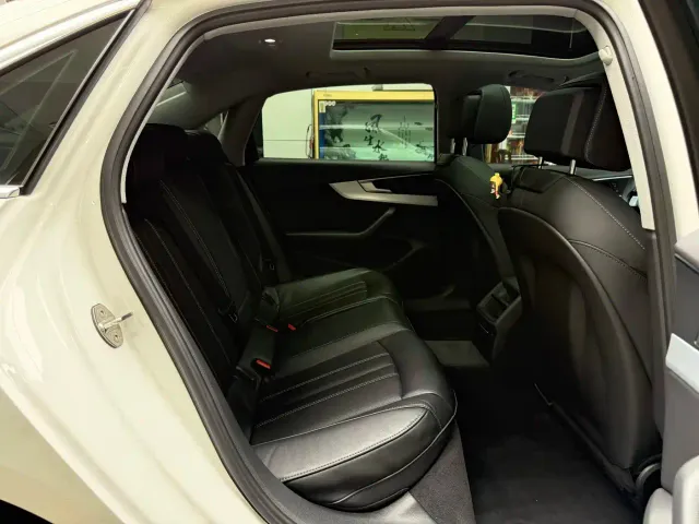 Audi A4L — Фото автомобиля 24