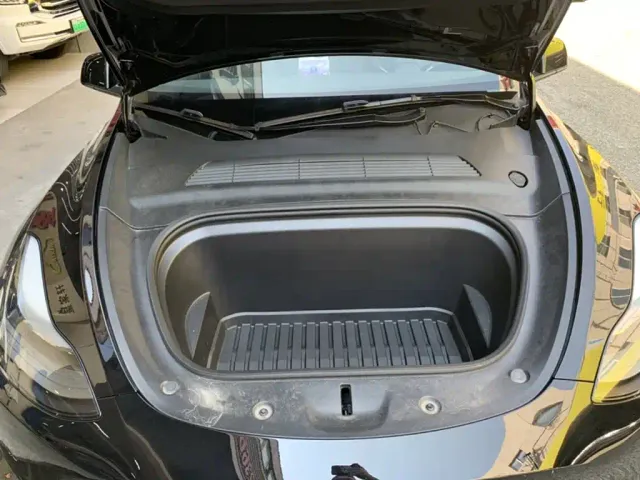 Tesla Model Y — Фото автомобиля 8