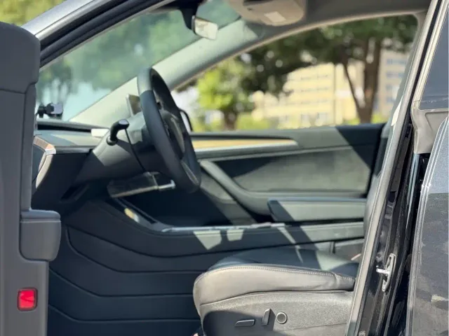 Tesla Model Y — Фото автомобиля 7
