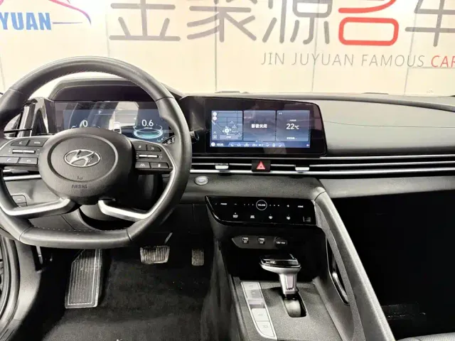Hyundai Elantra — Фото автомобиля 12