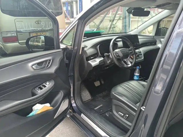 Roewe iMAX8 — Фото автомобиля 12