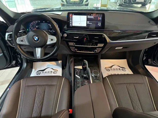 BMW 5 Series — Фото автомобиля 17